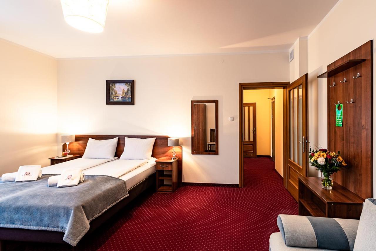 Hotel Kasztelan دوبشيسي المظهر الخارجي الصورة