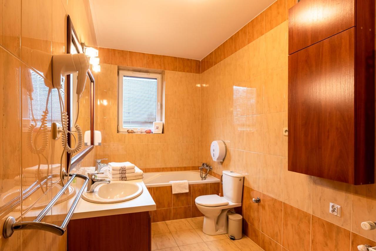 Hotel Kasztelan دوبشيسي المظهر الخارجي الصورة